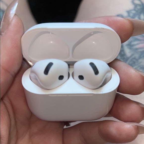 AIRPODS Wireless White Earbuds with Charging Case